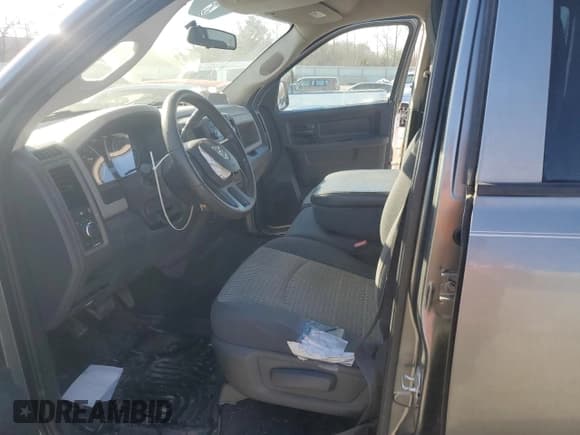 ✅ 2009 Dodge 1500 ST • VIN: 1D3HB18P19S754442 • Lot: 46616935. Wystawiony na Copart z przebiegiem 189 749 mil. Bezpłatny archiwum sprzedaży aukcyjnych z USA i szczegółowy raport historii pojazdu na DreamBid. Zdjęcie 7.