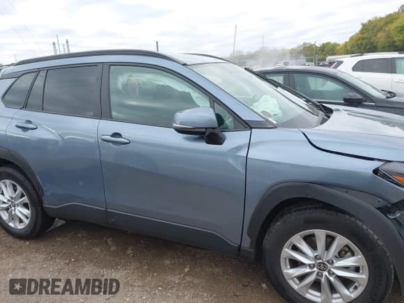 ✅ 2024 Toyota Corolla Cross LE • VIN: 7MUCAAAG6RV076303 • Lot: 43518182. Listed on IAAI with 32,242 mi. Free auction sales archive from the USA and detailed vehicle history report at DreamBid. Image 14.