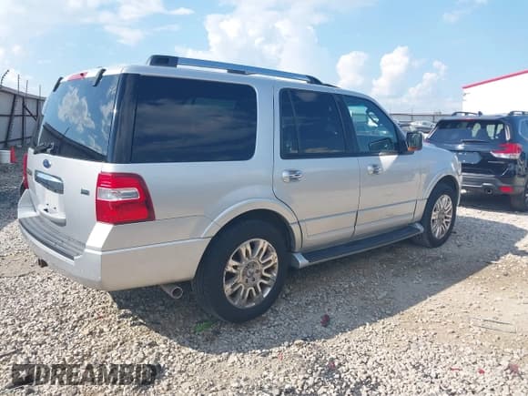 ✅ 2011 Ford Expedition Limited • VIN: 1FMJU2A55BEF39424 • Лот: 42546288. Опубликован ранее на IAAI с пробегом 210 326 миль. Бесплатный доступ к архиву аукционных продаж из США и подробный отчёт об истории автомобиля на DreamBid. Изображение 4.