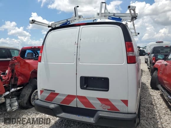 ✅ 2021 Chevrolet Express Cargo • VIN: 1GCWGAF71M1238228 • Lot: 43374465. Wystawiony na Copart z przebiegiem 71 117 mil. Bezpłatny archiwum sprzedaży aukcyjnych z USA i szczegółowy raport historii pojazdu na DreamBid. Zdjęcie 6.