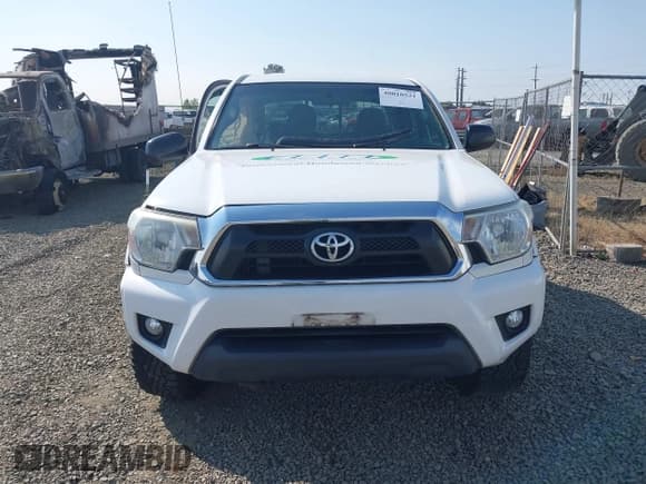 ✅ 2014 Toyota Tacoma PreRunner • VIN: 3TMJU4GN7EM158230 • Lot: 40010521. Listed on IAAI with 145,185 mi. Free auction sales archive from the USA and detailed vehicle history report at DreamBid. Image 12.