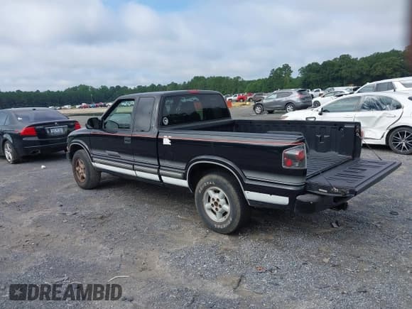 ✅ 2001 Chevrolet S-10 LS • VIN: 1GCDT19W318159068 • Лот: 42708080. Опубликован ранее на IAAI с пробегом 216 804 миль. Бесплатный доступ к архиву аукционных продаж из США и подробный отчёт об истории автомобиля на DreamBid. Изображение 3.