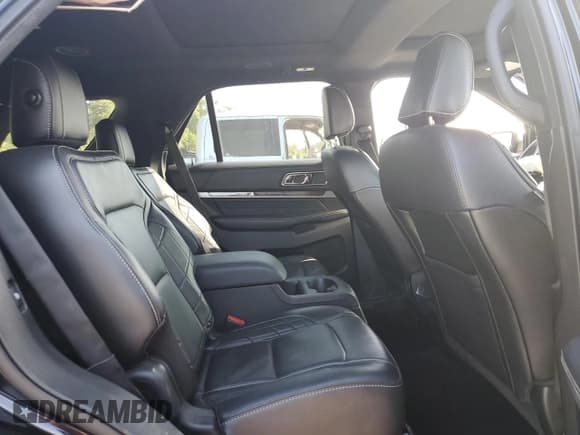 ✅ 2019 Ford Explorer Platinum • VIN: 1FM5K8HT0KGA21224 • Lot: 54771425. Wystawiony na Copart z przebiegiem 114 525 mil. Bezpłatny archiwum sprzedaży aukcyjnych z USA i szczegółowy raport historii pojazdu na DreamBid. Zdjęcie 11.