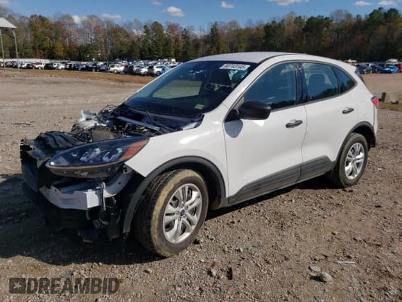 ✅ 2022 Ford Escape S • VIN: 1FMCU0F62NUA23479 • Lot: 90743145. Wystawiony na Copart z przebiegiem 48 417 mil. Bezpłatny archiwum sprzedaży aukcyjnych z USA i szczegółowy raport historii pojazdu na DreamBid. Zdjęcie 1.