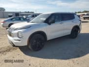 ✅ 2024 Mitsubishi Outlander SE • VIN: JA4J3VA81RZ028390 • Lot: 70462035. Listed on Copart with 17,117 mi. Free auction sales archive from the USA and detailed vehicle history report at DreamBid. Image 1.