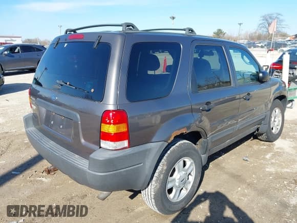 ✅ 2004 Ford Escape XLT • VIN: 1FMYU03164KB22170 • Lot: 41991801. Listed on IAAI with 170,492 mi. Free auction sales archive from the USA and detailed vehicle history report at DreamBid. Image 4.