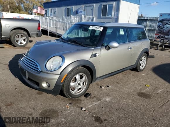 ✅ 2008 MINI Clubman • VIN: WMWML33578TJ46369 • Lot: 92269325. Wystawiony na Copart z przebiegiem 126 324 mil. Bezpłatny archiwum sprzedaży aukcyjnych z USA i szczegółowy raport historii pojazdu na DreamBid. Zdjęcie 1.