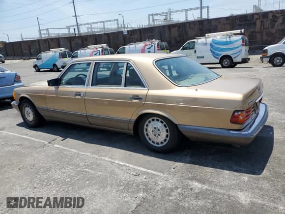 ✅ 1986 Mercedes-Benz 560 • VIN: WDBCA39D5GA205124 • Lot: 67642235. Listed on Copart with 131,477 mi. Free auction sales archive from the USA and detailed vehicle history report at DreamBid. Image 2.