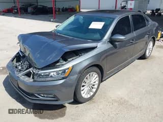 ✅ 2016 Volkswagen Passat SE • VIN: 1VWBS7A3XGC039074 • Lot: 43347490. Wystawiony na IAAI z przebiegiem 123 631 mil. Bezpłatny archiwum sprzedaży aukcyjnych z USA i szczegółowy raport historii pojazdu na DreamBid. Zdjęcie 2.