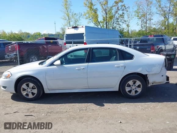 ✅ 2015 Chevrolet Impala LS • VIN: 2G1WA5E38F1120190 • Lot: 42225071. Listed on IAAI with 228,801 mi. Free auction sales archive from the USA and detailed vehicle history report at DreamBid. Image 15.