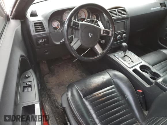 ✅ 2010 Dodge Challenger R/T Classic • VIN: 2B3CJ5DT4AH220199 • Lot: 41721464. Wystawiony na Copart z przebiegiem 147 461 mil. Bezpłatny archiwum sprzedaży aukcyjnych z USA i szczegółowy raport historii pojazdu na DreamBid. Zdjęcie 8.