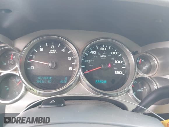 ✅ 2011 GMC Sierra 1500 SLE • VIN: 3GTP1VE01BG177608 • Lot: 43384343. Wystawiony na IAAI z przebiegiem 306 861 mil. Bezpłatny archiwum sprzedaży aukcyjnych z USA i szczegółowy raport historii pojazdu na DreamBid. Zdjęcie 7.