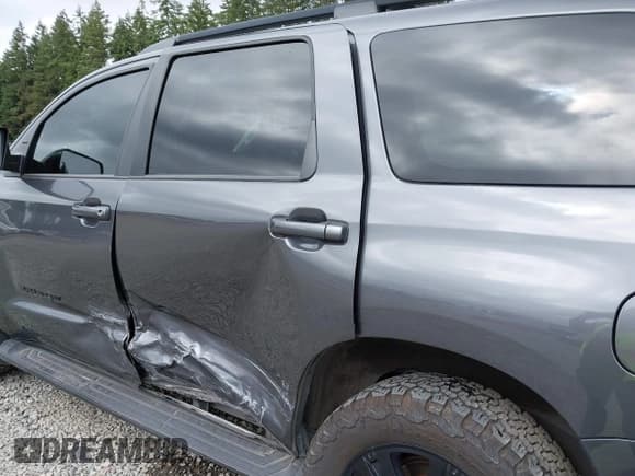 ✅ 2021 Toyota Sequoia TRD Sport • VIN: 5TDCY5B11MS182870 • Lot: 42474442. Listed on IAAI with 29,581 mi. Free auction sales archive from the USA and detailed vehicle history report at DreamBid. Image 6.