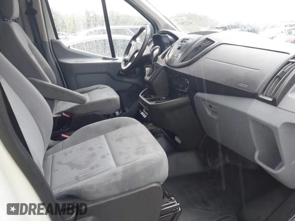 ✅ 2018 Ford Transit • VIN: 1FTYR2YMXJKB11642 • Lot: 42235879. Wystawiony na IAAI z przebiegiem 149 561 mil. Bezpłatny archiwum sprzedaży aukcyjnych z USA i szczegółowy raport historii pojazdu na DreamBid. Zdjęcie 5.