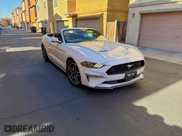 ✅ 2020 Ford Mustang EcoBoost Premium • VIN: 1FATP8UH4L5112126 • Лот: 96627595. Опубликован ранее на Copart с пробегом 88 417 миль. Бесплатный доступ к архиву аукционных продаж из США и подробный отчёт об истории автомобиля на DreamBid. Изображение 1.