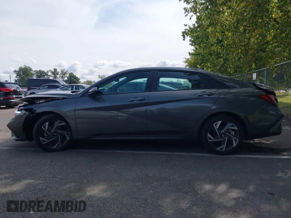 ✅ 2025 Hyundai Elantra SEL Sport • VIN: KMHLM4DG7SU917086 • Lot: 43175408. Listed on IAAI with 4,175 mi. Free auction sales archive from the USA and detailed vehicle history report at DreamBid. Image 14.