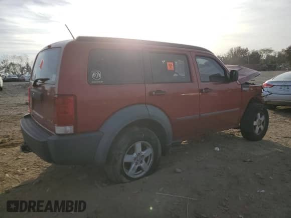 2007 Dodge Nitro SXT z VIN 1D8GU28KX7W504035, wystawiony jako Copart lot #78662144 z przebiegiem 127 095 mil mil oraz Szkoda całkowita • Salvage title. Historia ofert i sprzedaży dostępna na DreamBid. Obrazek 3.