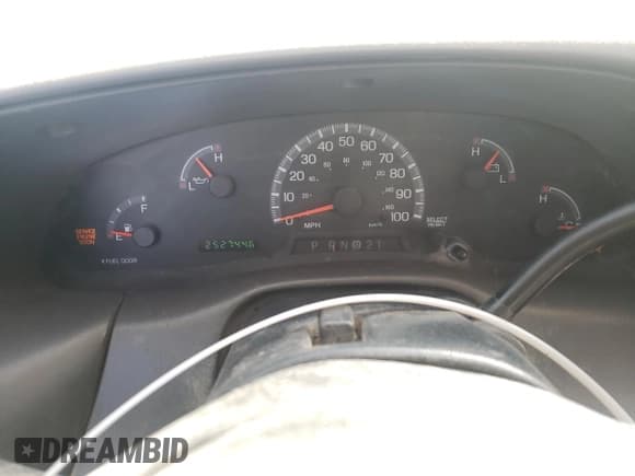 ✅ 2004 Ford F-150 XL • VIN: 2FTRF17W04CA81067 • Lot: 77231544. Listed on Copart with 252,744 mi. Free auction sales archive from the USA and detailed vehicle history report at DreamBid. Image 9.