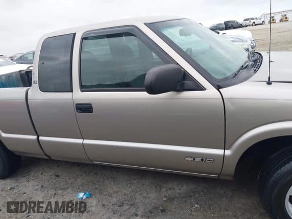 ✅ 2000 Chevrolet S-10 LS • VIN: 1GCCS1943Y8149888 • Лот: 41956794. Опубликован ранее на IAAI с пробегом 200 292 миль. Бесплатный доступ к архиву аукционных продаж из США и подробный отчёт об истории автомобиля на DreamBid. Изображение 13.