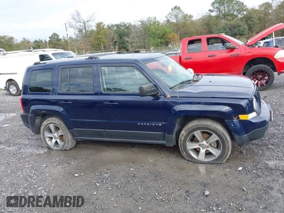 ✅ 2017 Jeep Patriot Latitude • VIN: 1C4NJRFB0HD130011 • Lot: 43749304. Listed on IAAI with 117,058 mi. Free auction sales archive from the USA and detailed vehicle history report at DreamBid. Image 13.