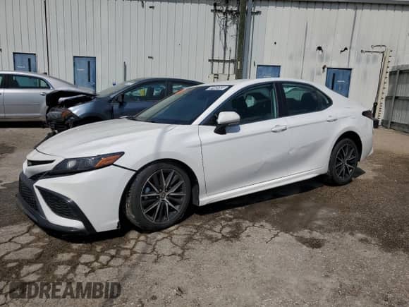 2022 Toyota Camry SE with VIN 4T1G11AK6NU664266, listed as a Copart auction lot 80163755 with 57,186 mi miles and Clean title. Bid and sale history available at DreamBid. Image 1.