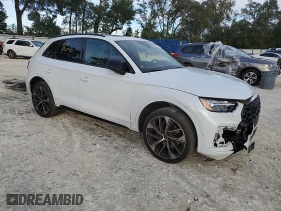 ✅ 2022 Audi SQ5 Prestige • VIN: WA1C4AFY5N2076968 • Lot: 78462893. Wystawiony na Copart z przebiegiem 20 920 mil. Bezpłatny archiwum sprzedaży aukcyjnych z USA i szczegółowy raport historii pojazdu na DreamBid. Zdjęcie 4.