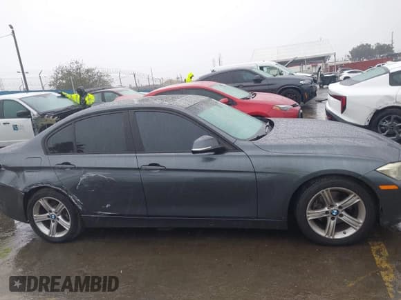 ✅ 2013 BMW 3 Series 328i • VIN: WBA3C1C58DF442266 • Lot: 43709088. Listed on IAAI with 197,603 mi. Free auction sales archive from the USA and detailed vehicle history report at DreamBid. Image 13.