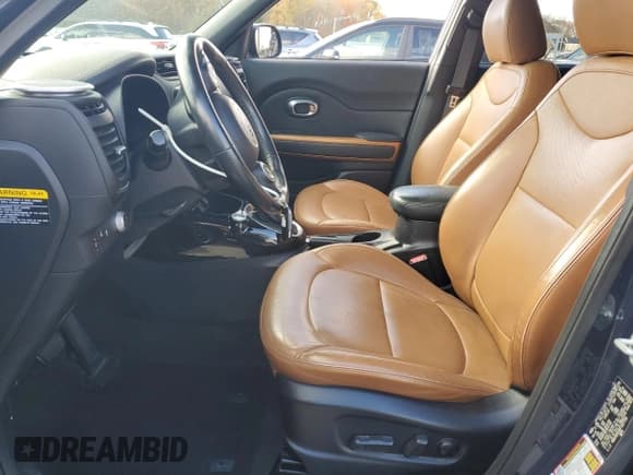 ✅ 2015 Kia Soul + • VIN: KNDJX3A50F7217754 • Lot: 91664665. Wystawiony na Copart z przebiegiem 73 067 mil. Bezpłatny archiwum sprzedaży aukcyjnych z USA i szczegółowy raport historii pojazdu na DreamBid. Zdjęcie 7.