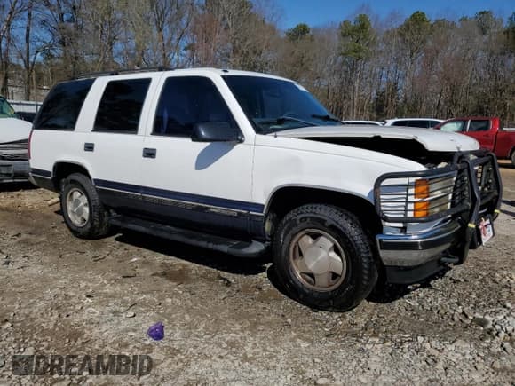 ✅ 1997 GMC Yukon • VIN: 1GKEK13R0VJ747359 • Lot: 48301095. Listed on Copart with 272,417 mi. Free auction sales archive from the USA and detailed vehicle history report at DreamBid. Image 4.