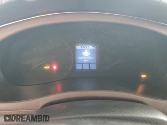 ✅ 2009 Hyundai Genesis • VIN: KMHGC46E39U021698 • Lot: 91401595. Wystawiony na Copart z przebiegiem 177 425 mil. Bezpłatny archiwum sprzedaży aukcyjnych z USA i szczegółowy raport historii pojazdu na DreamBid. Zdjęcie 9.