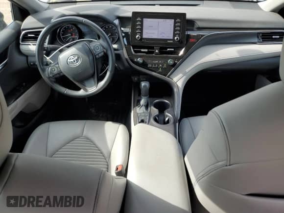 2022 Toyota Camry SE z VIN 4T1G11BK3NU067901, wystawiony jako Copart lot #83754745 z przebiegiem 27 611 mil mil oraz Szkoda całkowita • Salvage title. Historia ofert i sprzedaży dostępna na DreamBid. Obrazek 8.