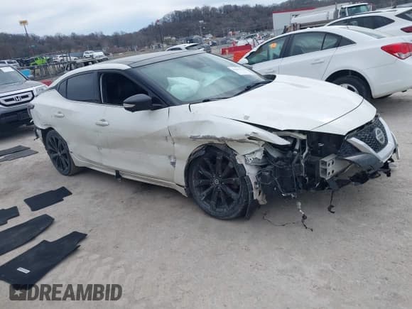 ✅ 2019 Nissan Maxima Platinum • VIN: 1N4AA6AV4KC373824 • Lot: 41657574. Wystawiony na IAAI z przebiegiem 68 995 mil. Bezpłatny archiwum sprzedaży aukcyjnych z USA i szczegółowy raport historii pojazdu na DreamBid. Zdjęcie 1.