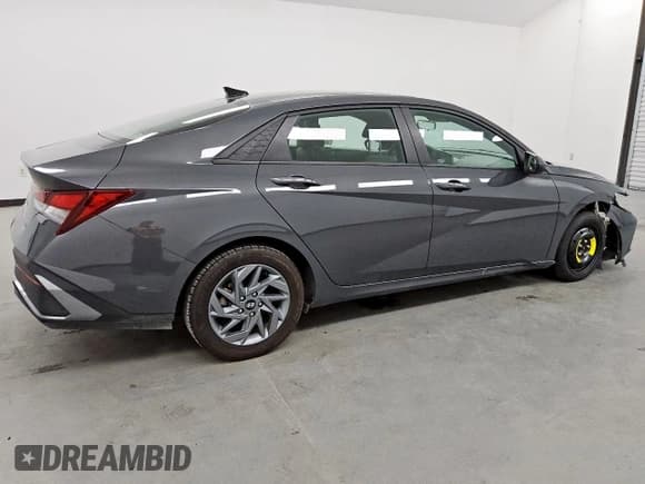 ✅ 2024 Hyundai Elantra SEL • VIN: KMHLM4DG0RU671282 • Lot: 72103885. Wystawiony na Copart z przebiegiem 70 915 mil. Bezpłatny archiwum sprzedaży aukcyjnych z USA i szczegółowy raport historii pojazdu na DreamBid. Zdjęcie 3.