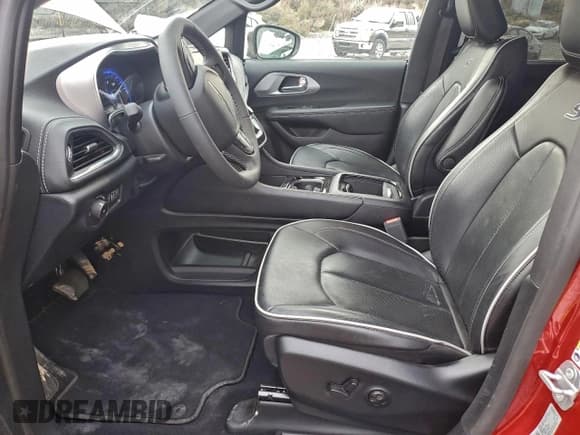 ✅ 2025 Chrysler Pacifica Limited • VIN: 2C4RC1GG9SR552550 • Lot: 95143325. Listed on Copart with 28,722 mi. Free auction sales archive from the USA and detailed vehicle history report at DreamBid. Image 7.