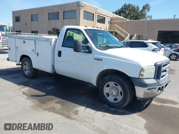 ✅ 2007 Ford F-350 XL • VIN: 1FDSF34527EB35312 • Lot: 42278054. Wystawiony na IAAI z przebiegiem 152 699 mil. Bezpłatny archiwum sprzedaży aukcyjnych z USA i szczegółowy raport historii pojazdu na DreamBid. Zdjęcie 1.