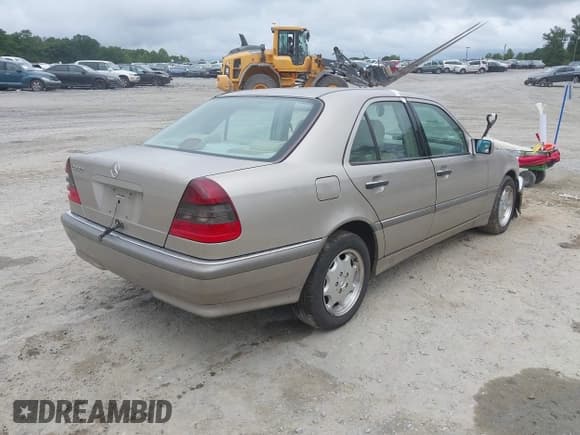 ✅ 1999 Mercedes-Benz C 230/260/280/320 • VIN: WDBHA29G2XA789962 • Lot: 42957917. Wystawiony na IAAI z przebiegiem 112 800 mil. Bezpłatny archiwum sprzedaży aukcyjnych z USA i szczegółowy raport historii pojazdu na DreamBid. Zdjęcie 4.