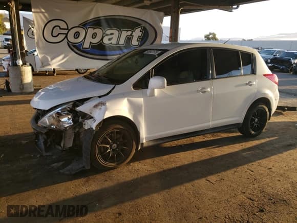 ✅ 2011 Nissan Versa S • VIN: 3N1BC1CP0BL405475 • Lot: 93047175. Wystawiony na Copart z przebiegiem 117 959 mil. Bezpłatny archiwum sprzedaży aukcyjnych z USA i szczegółowy raport historii pojazdu na DreamBid. Zdjęcie 1.