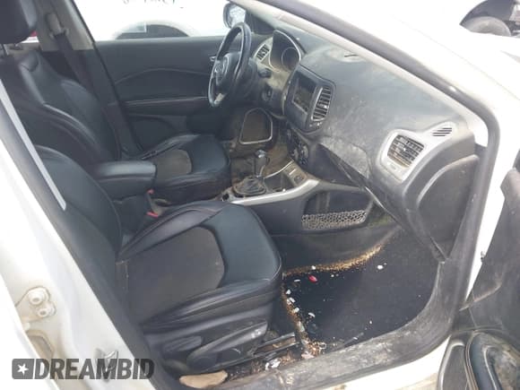 ✅ 2019 Jeep Compass Latitude • VIN: 3C4NJCBB9KT802894 • Lot: 43589116. Wystawiony na IAAI z przebiegiem 135 922 mil. Bezpłatny archiwum sprzedaży aukcyjnych z USA i szczegółowy raport historii pojazdu na DreamBid. Zdjęcie 5.