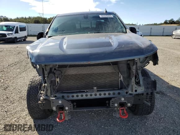 ✅ 2020 Chevrolet Silverado 1500 LT Trail Boss • VIN: 3GCPYFEL8LG315111 • Lot: 82370355. Wystawiony na Copart z przebiegiem 77 440 mil. Bezpłatny archiwum sprzedaży aukcyjnych z USA i szczegółowy raport historii pojazdu na DreamBid. Zdjęcie 5.