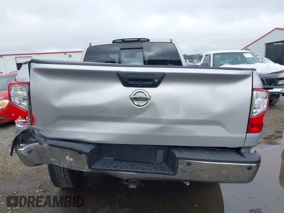 ✅ 2017 Nissan Titan SV • VIN: 1N6AA1C50HN562801 • Lot: 42702143. Wystawiony na IAAI z przebiegiem 90 233 mil. Bezpłatny archiwum sprzedaży aukcyjnych z USA i szczegółowy raport historii pojazdu na DreamBid. Zdjęcie 16.