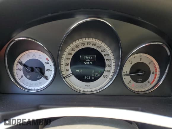 ✅ 2015 Mercedes-Benz GLK 250 • VIN: WDCGG0EB4FG345398 • Lot: 69435305. Wystawiony na Copart z przebiegiem 122 576 mil. Bezpłatny archiwum sprzedaży aukcyjnych z USA i szczegółowy raport historii pojazdu na DreamBid. Zdjęcie 9.