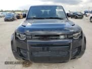 ✅ 2023 Land Rover Defender X-Dynamic SE • VIN: SALE2FEU9P2226186 • Lot: 43362315. Wystawiony na Copart z przebiegiem Nie podano. Bezpłatny archiwum sprzedaży aukcyjnych z USA i szczegółowy raport historii pojazdu na DreamBid. Zdjęcie 6.