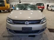 ✅ 2013 Volkswagen Jetta Hybrid • VIN: 3VW637AJXDM297084 • Lot: 93389015. Wystawiony na Copart z przebiegiem 93 786 mil. Bezpłatny archiwum sprzedaży aukcyjnych z USA i szczegółowy raport historii pojazdu na DreamBid. Zdjęcie 5.