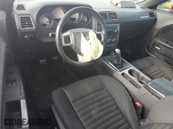 ✅ 2013 Dodge Challenger R/T • VIN: 2C3CDYBT1DH631286 • Lot: 82895734. Wystawiony na Copart z przebiegiem 216 460 mil. Bezpłatny archiwum sprzedaży aukcyjnych z USA i szczegółowy raport historii pojazdu na DreamBid. Zdjęcie 8.