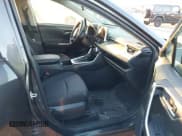 ✅ 2024 Toyota RAV4 Hybrid XLE • VIN: JTMRWRFV3RJ058950 • Lot: 43411788. Wystawiony na IAAI z przebiegiem 35 587 mil. Bezpłatny archiwum sprzedaży aukcyjnych z USA i szczegółowy raport historii pojazdu na DreamBid. Zdjęcie 5.