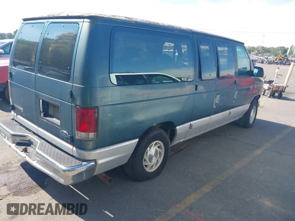 ✅ 1997 Ford Econoline Wagon XL • VIN: 1FMEE11L6VHB21898 • Lot: 43142161. Wystawiony na IAAI z przebiegiem 225 721 mil. Bezpłatny archiwum sprzedaży aukcyjnych z USA i szczegółowy raport historii pojazdu na DreamBid. Zdjęcie 4.