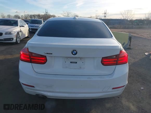 ✅ 2013 BMW 3 Series 328i xDrive • VIN: WBA3B5C50DF594391 • Lot: 43867987. Listed on IAAI with 127,049 mi. Free auction sales archive from the USA and detailed vehicle history report at DreamBid. Image 16.