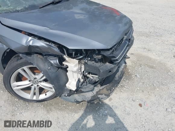 ✅ 2015 Volkswagen Passat SEL Premium • VIN: 1VWCV7A33FC051772 • Лот: 42885331. Опубликован ранее на IAAI с пробегом Не указан. Бесплатный доступ к архиву аукционных продаж из США и подробный отчёт об истории автомобиля на DreamBid. Изображение 18.