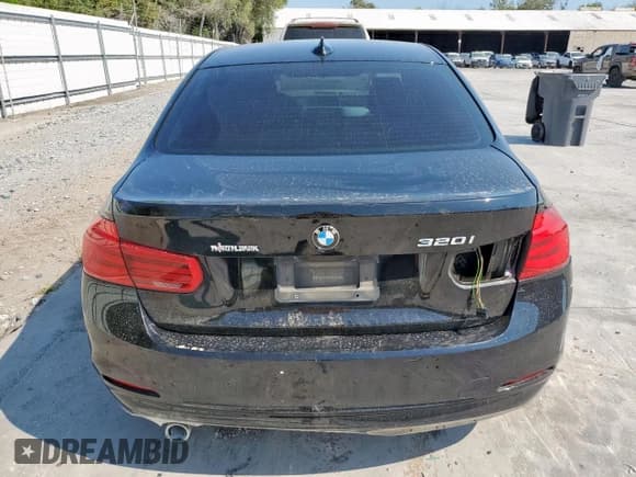 ✅ 2017 BMW 3 Series 320i • VIN: WBA8E1G59HNU15339 • Лот: 71464125. Опубликован ранее на Copart с пробегом 116 095 миль. Бесплатный доступ к архиву аукционных продаж из США и подробный отчёт об истории автомобиля на DreamBid. Изображение 6.