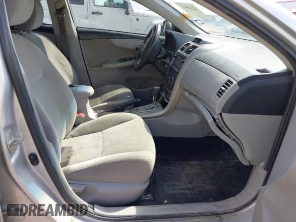 ✅ 2013 Toyota Corolla LE • VIN: 5YFBU4EE5DP193072 • Lot: 43510521. Wystawiony na IAAI z przebiegiem 141 163 mil. Bezpłatny archiwum sprzedaży aukcyjnych z USA i szczegółowy raport historii pojazdu na DreamBid. Zdjęcie 5.